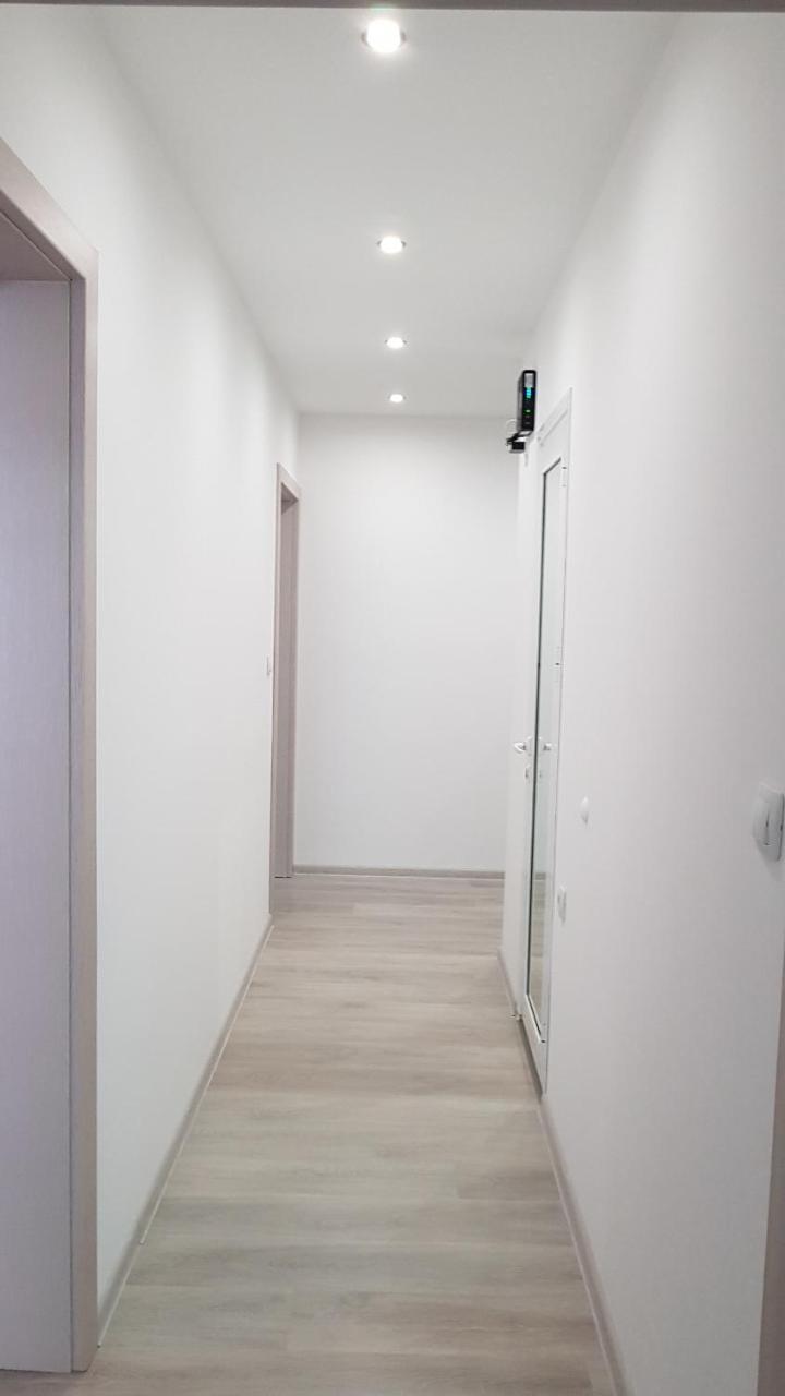 Д И В 2 - D & V 2 Apartment 桑丹斯基 外观 照片