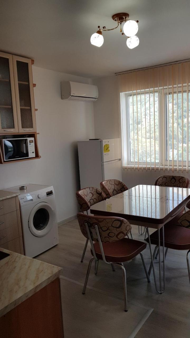 Д И В 2 - D & V 2 Apartment 桑丹斯基 外观 照片