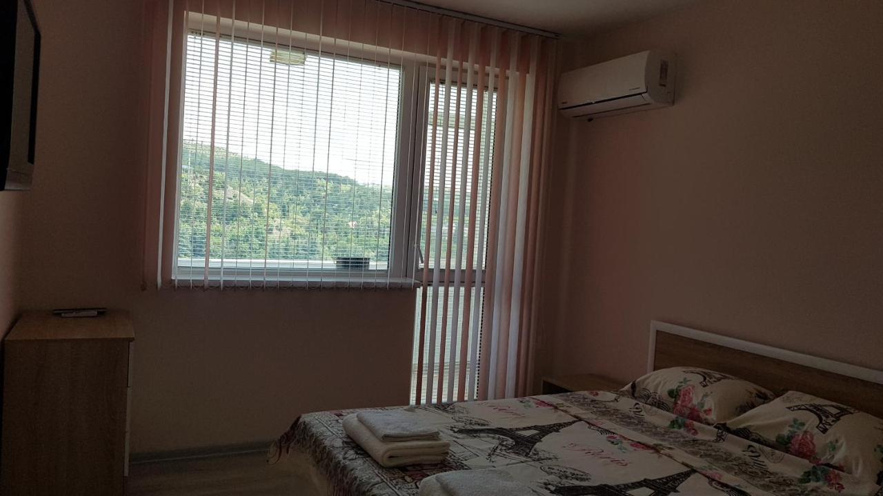 Д И В 2 - D & V 2 Apartment 桑丹斯基 外观 照片